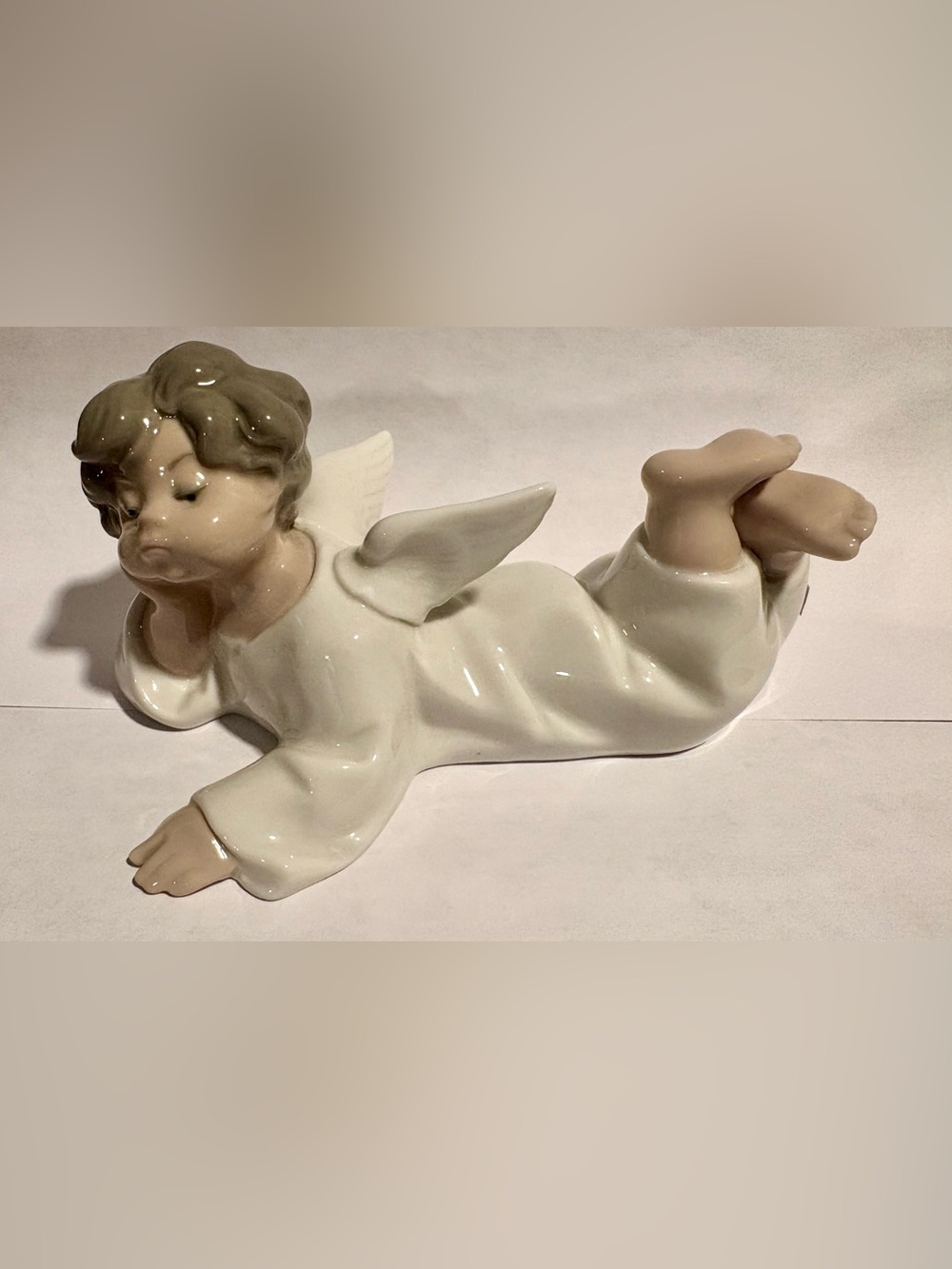 Lladro angel laying down figurine 1977